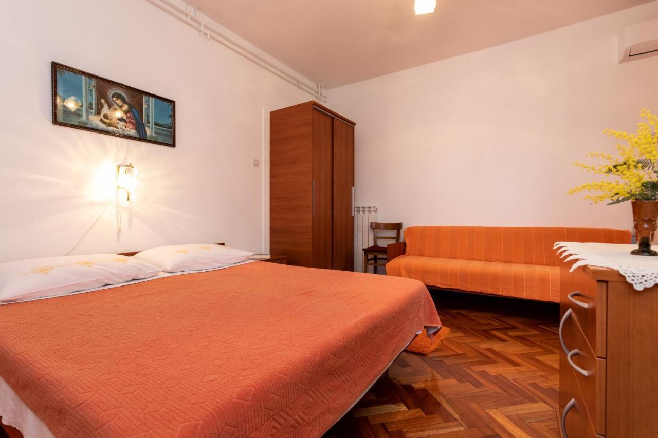 Rooms & Studio Apartment Mira Baška Esterno foto