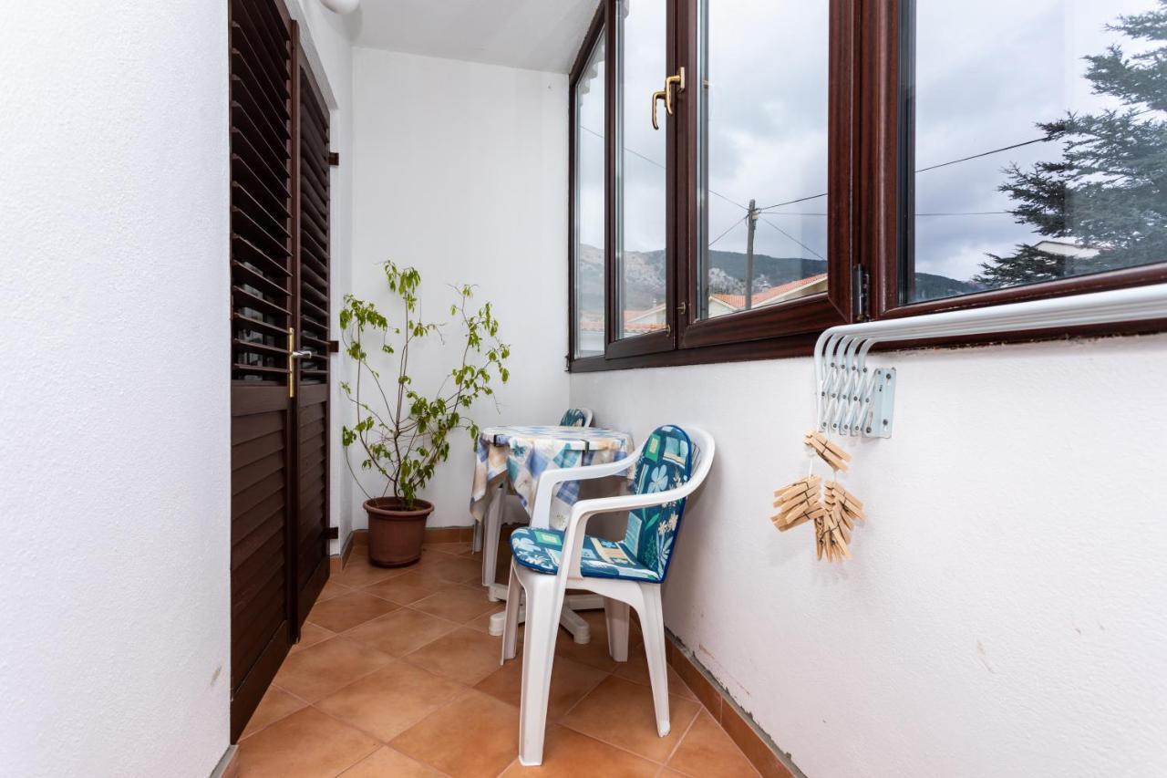 Rooms & Studio Apartment Mira Baška Esterno foto