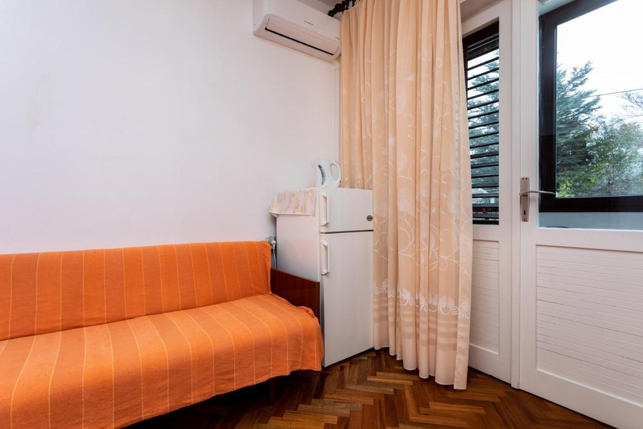 Rooms & Studio Apartment Mira Baška Esterno foto