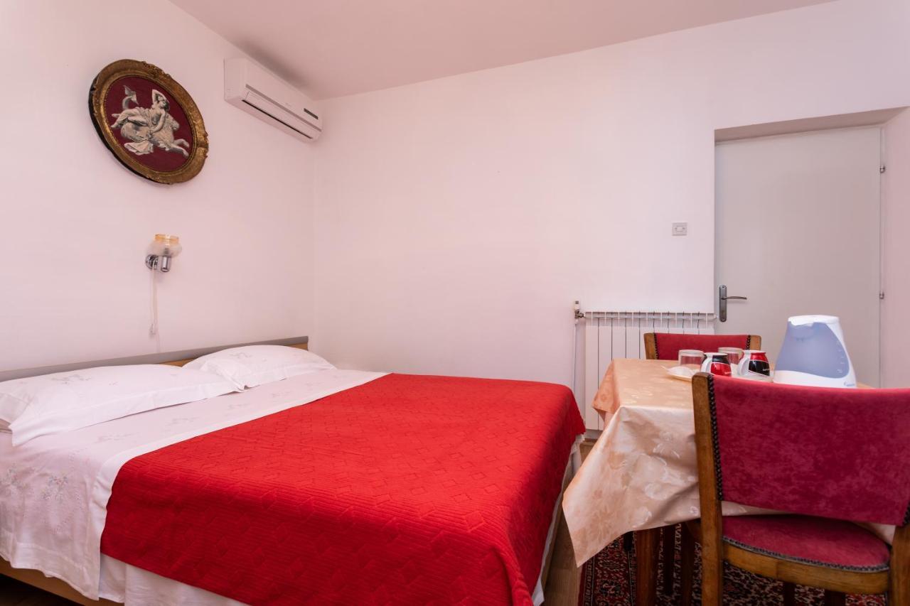 Rooms & Studio Apartment Mira Baška Esterno foto