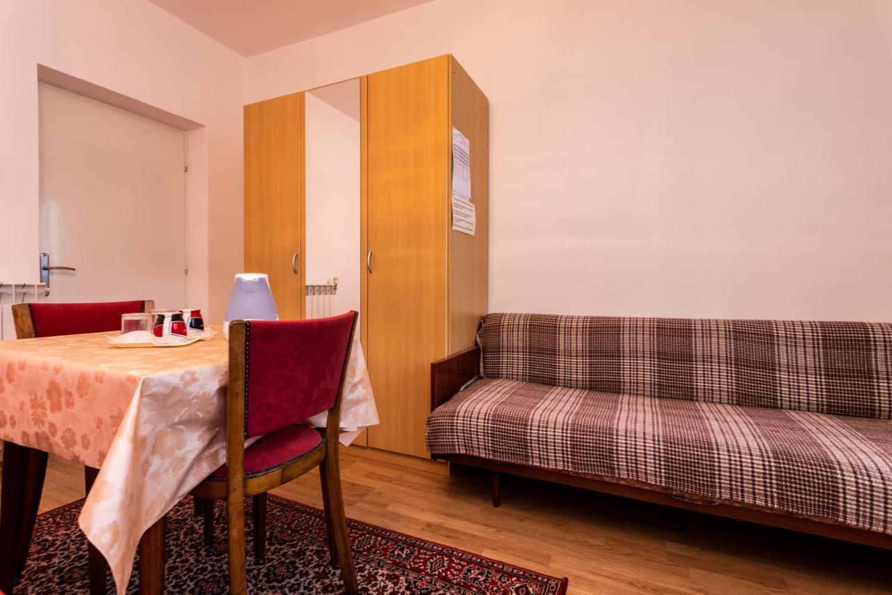 Rooms & Studio Apartment Mira Baška Esterno foto