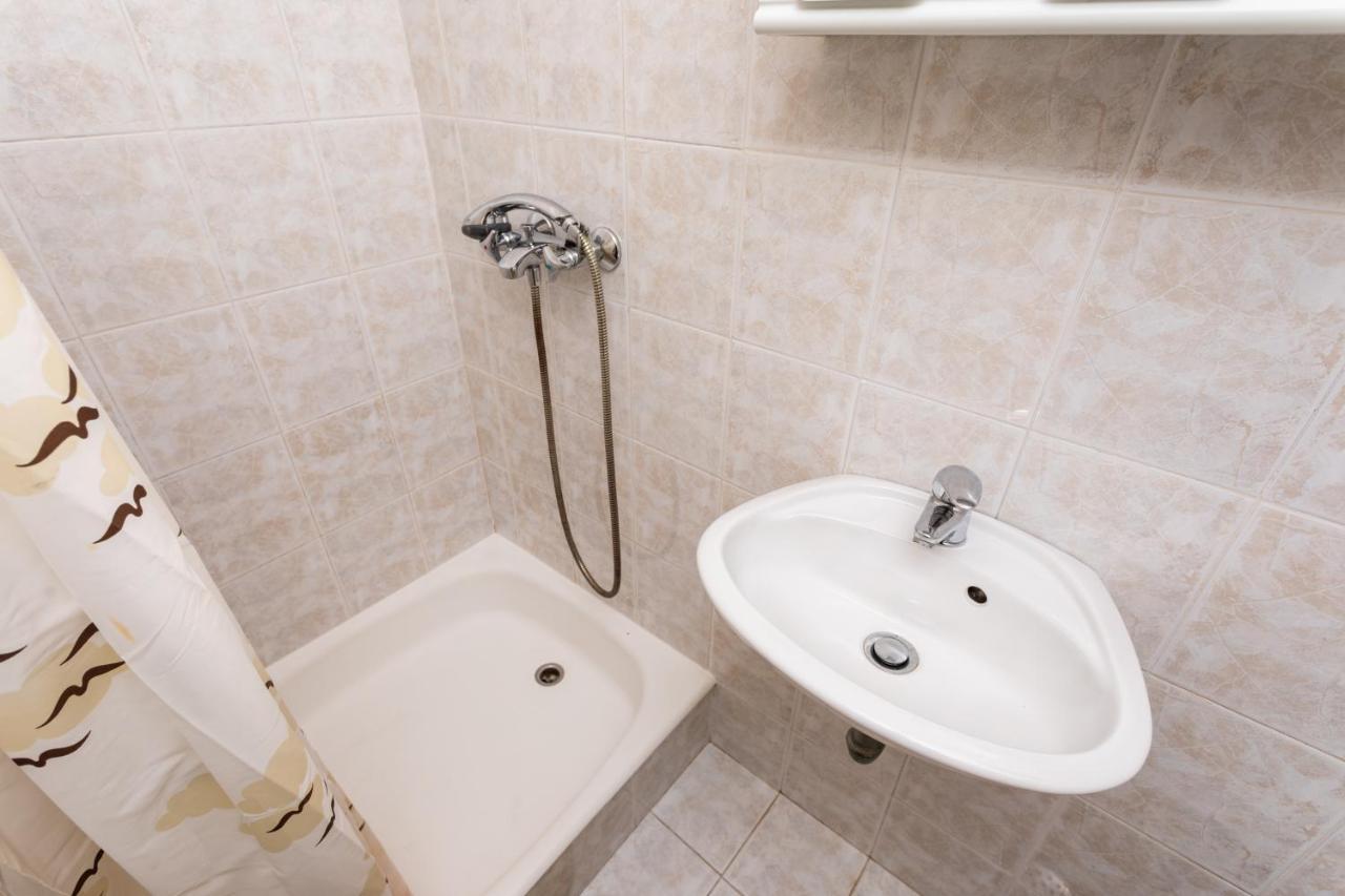 Rooms & Studio Apartment Mira Baška Esterno foto