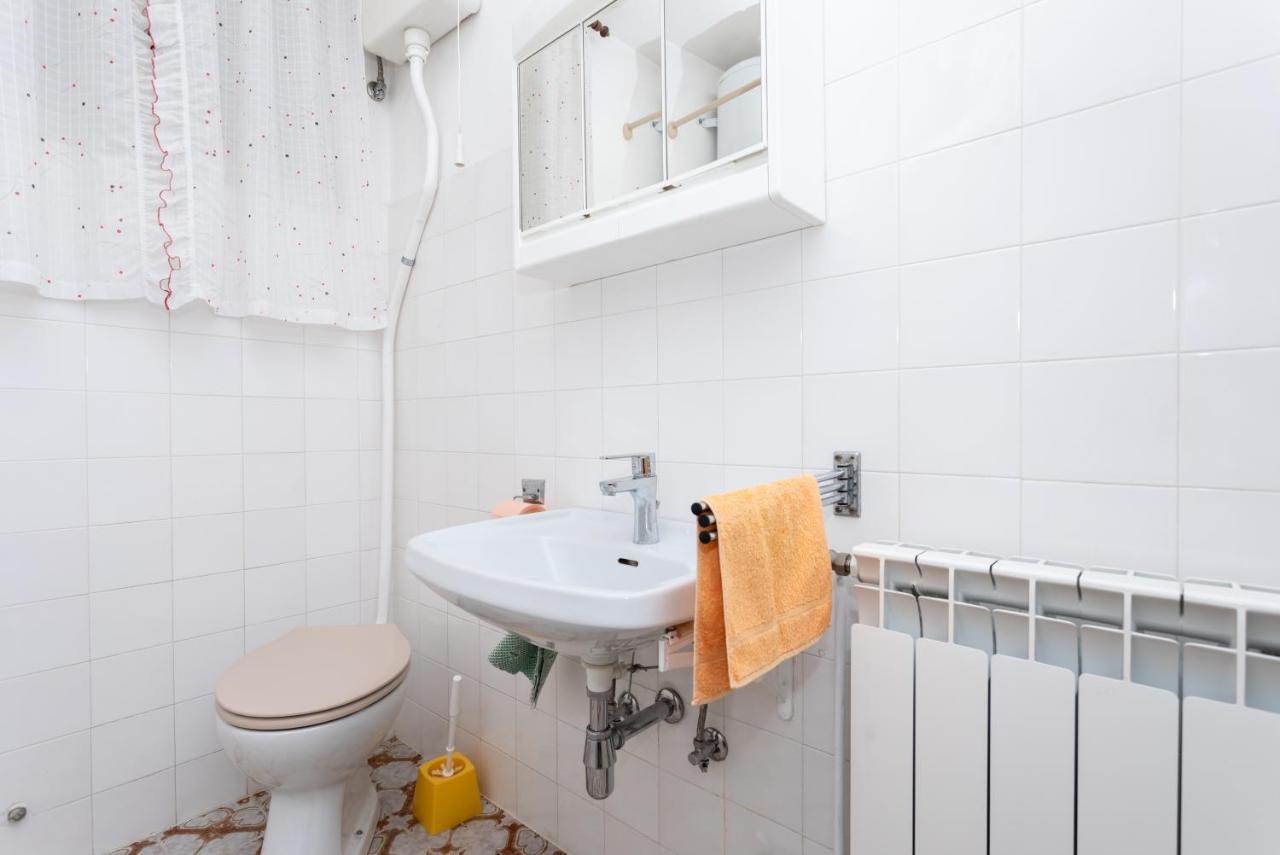 Rooms & Studio Apartment Mira Baška Esterno foto