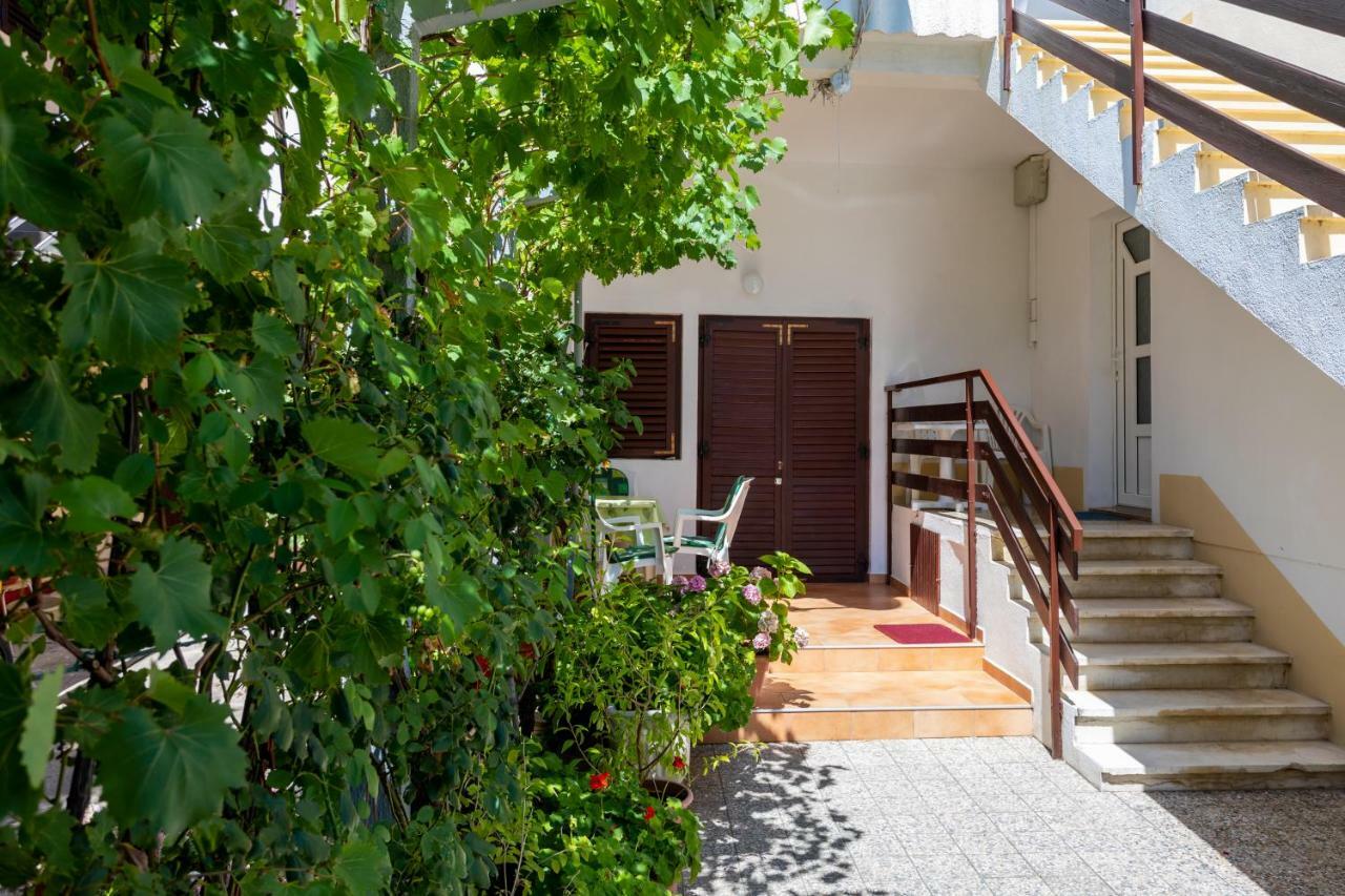 Rooms & Studio Apartment Mira Baška Esterno foto