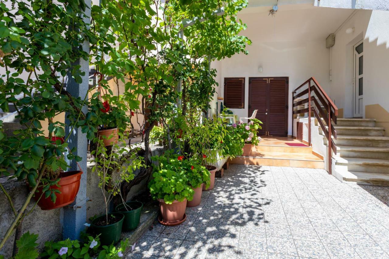 Rooms & Studio Apartment Mira Baška Esterno foto